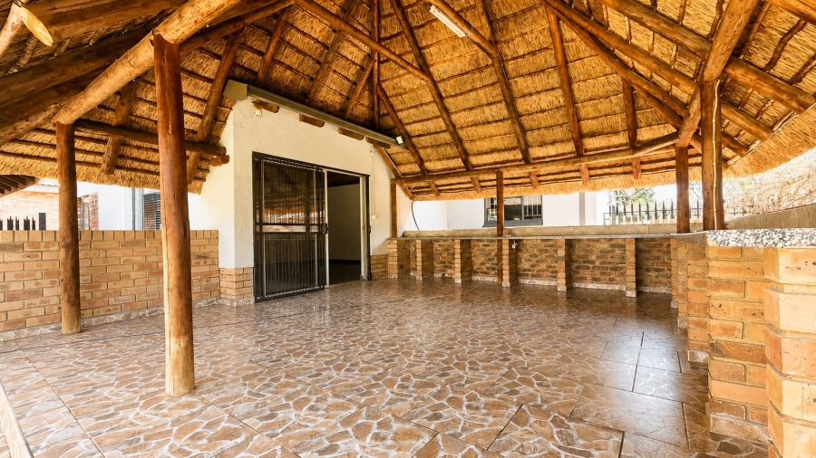 6 Bedroom Property for Sale in Flamwood North West